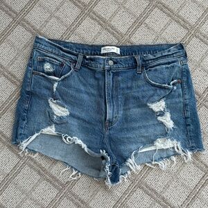 Abercrombie & Fitch High Rise The Mom Short